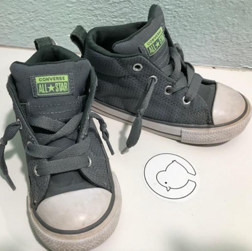 Toddler Converse size 8 shoe